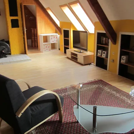 Dachgeschosswohnung Mit Gartennutzung Im Luftkurort Apartmán Tengen